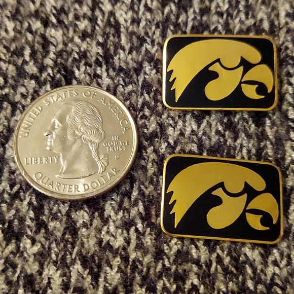 🏀Iowa Hawkeyes Pin Bundle - Picture 2 of 3